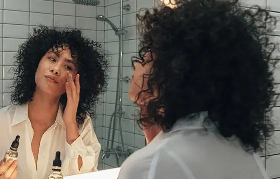 جدول مقارنة يوضح تأثيرات الريتينول مقابل الباكوشيول على إنتاج الكولاجين.