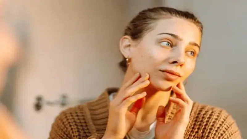 العناية بالبشرة في المنزل باستخدام روتين طبيعي للحفاظ على صحة البشرة ونضارتها يوميًا