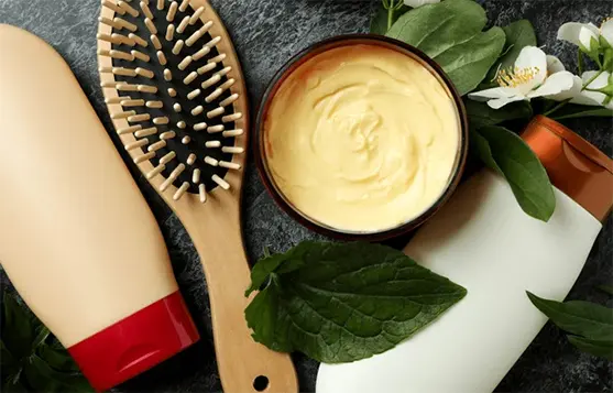 ماسك الأفوكادو وزيت الزيتون كأفضل وصفة لـ ترطيب الشعر الجاف.