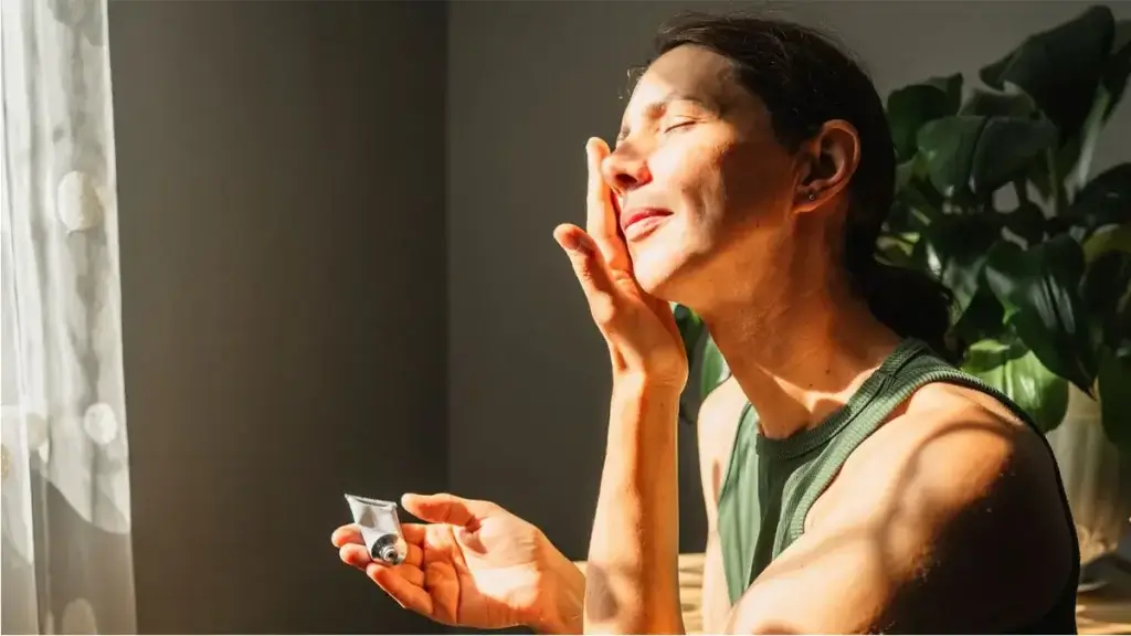 علاج حب الشباب بالمنزل: المكونات الآمنة الموصى بها.