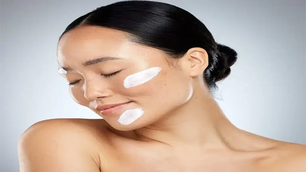 خطوات العناية بالبشرة اليومية الروتينية للحفاظ على النضارة