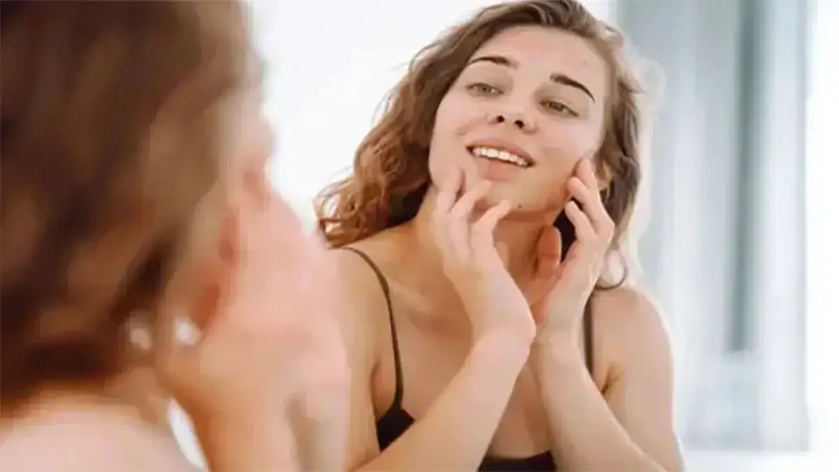 طرق علاج جفاف الجلد بفعالية مع ترطيب عميق وحماية البشرة من التشقق والجفاف المستمر